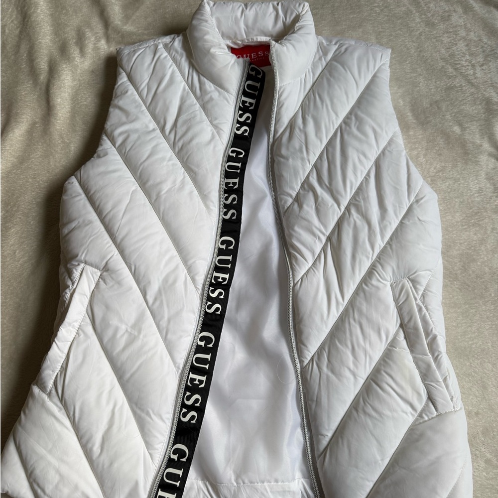 GUESS White Quilted Puffer Vest – Size S